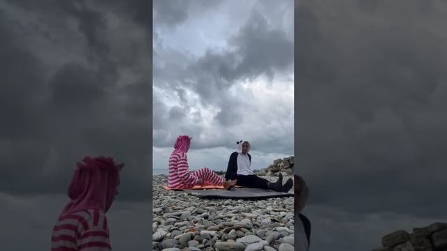 Утренние практики - йога на море