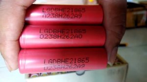 Unbox Baterai LG HE2 LGDBHE21865 2500mAh 20A