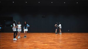 New Jeans (뉴진스) - 'Hype boy' dance practice mirrored