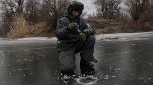 ПЕРВЫЙ ЛЁД 2024 в Саратове! Разведал ледовую обстановку и половил окушков.