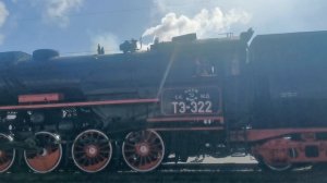 Паровозы ТЭ 322 и СО17 2724 следуют по музею СКЖД
