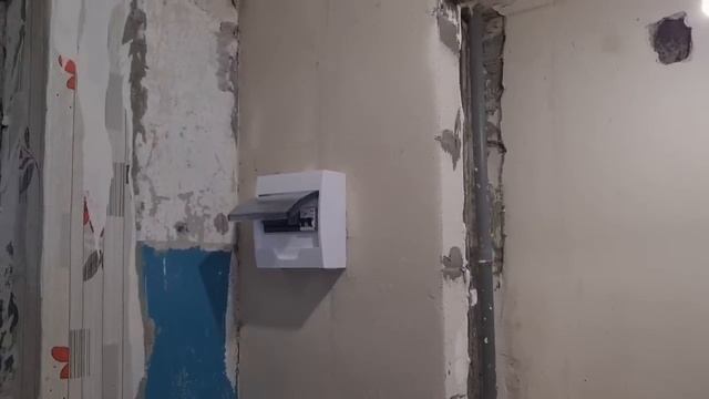 ЕйскУбираю мусор с пляжа. Ремонт в Моревке. Магазин Сом. Цветёт гранат. Купаемся. Марманде...