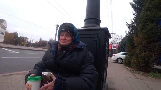 Бабушка спасает внучку 🖤 смотреть онлайн