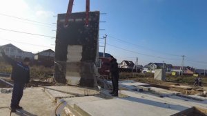 NEXT 94. Подъем бетонных стен. Строительство монолитного дома. Отверстия в бетонных стенах
