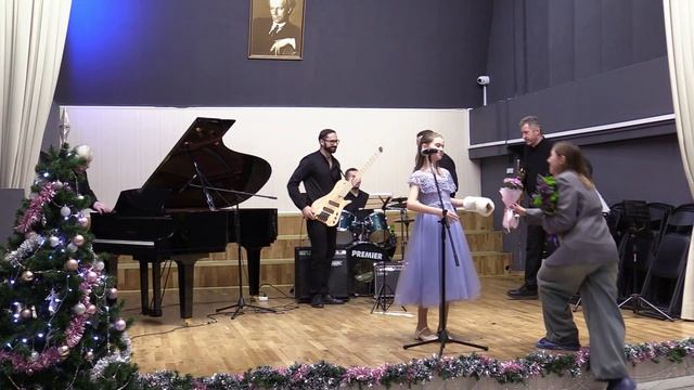 Пелагея исполняет "Песенку о хорошем настроении" муз.А.Лепина,сл.В.Коростылёва и В.Лифшица