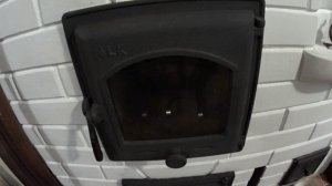 26. Картошка на шампурах в топливнике печи.