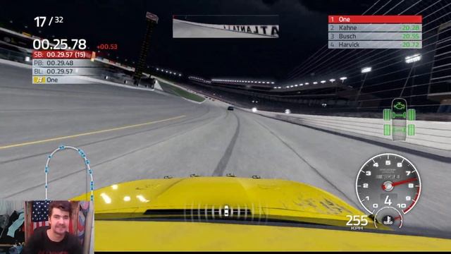 ВЫРВАЛСЯ НА ПЕРВОЕ МЕСТО ЗА 32 КРУГА (NASCAR)