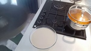 На обед приехал гость, хорошо что я приготовила корейку под вкусным соусом.