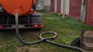 Выгребная яма с говницом. Откачка.