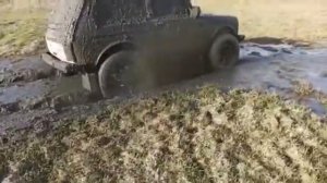 Нива-коротыш покаряет грязь. Бездорожье. Off road.