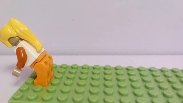 ЛЕГОВЛОГ🌼ДАША Купается в Бассейне Падает в Воду Выпивает Всё