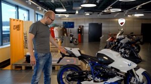 BMW HP2 Sport обзор | Два цилиндра, кардан и карбон | Мотоциклы для Взрослых