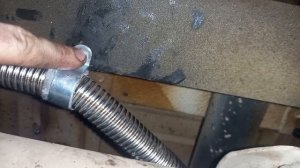 Перенес выхлоп автономки назад, чтобы не пахло в салоне