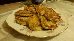 Колокитокефтедес греческие оладья из кабачков с Сербской брынзой.
#еда