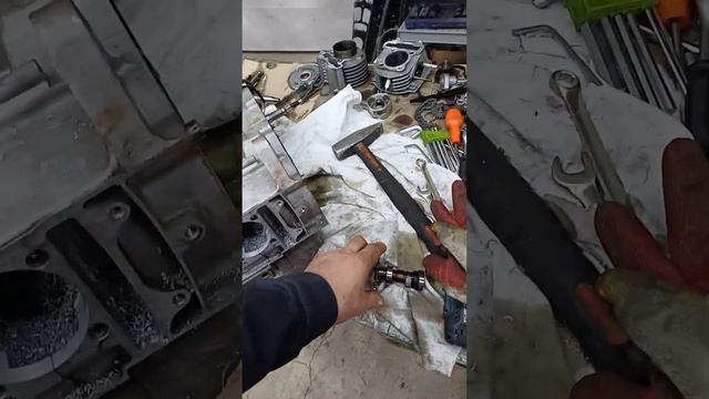 Дефектовка мотора на посторонний шум , замена обгонной муфты, увеличение кубатуры двигателя. смотреть онлайн