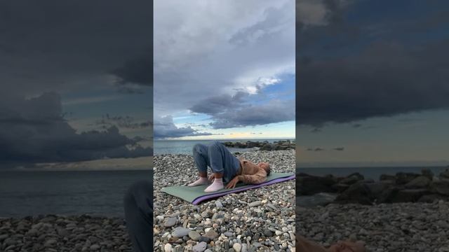 Утренние практики - йога на море