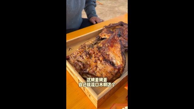 在草原上烧烤的蒙古人!烤羊排!【巴图安达】#野营 #烹饪 #村庄 #food