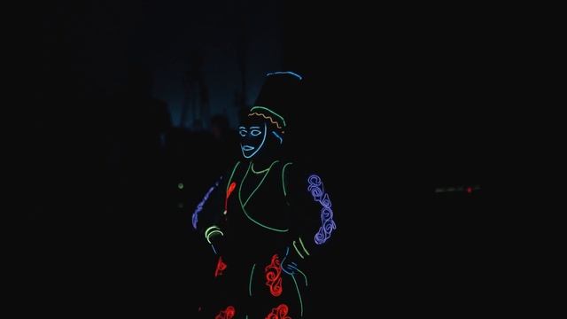 Самый лучший танец на свадьбе (Световое шоу "Status Showballet") смотреть онлайн