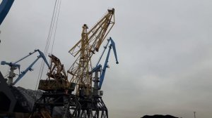 У портального крана упала стрела