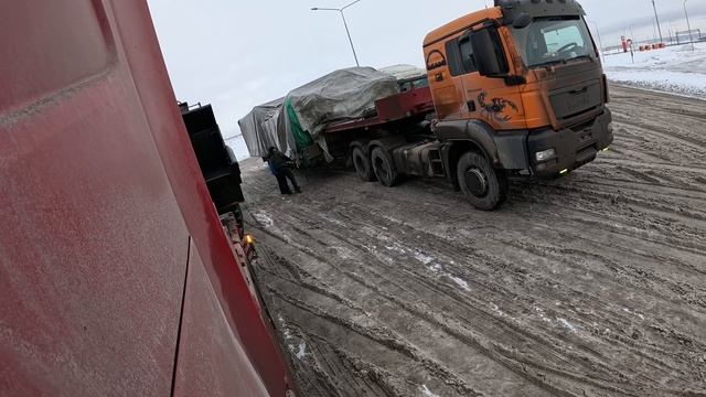 Доехал до выгрузки! Двигаюсь домой на новый год! Гололёд всю дорогу