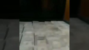 Чеченские бойцы обнаружили пачки денег в ящиках Красного Креста!Может чей то золотовалютный резерв?