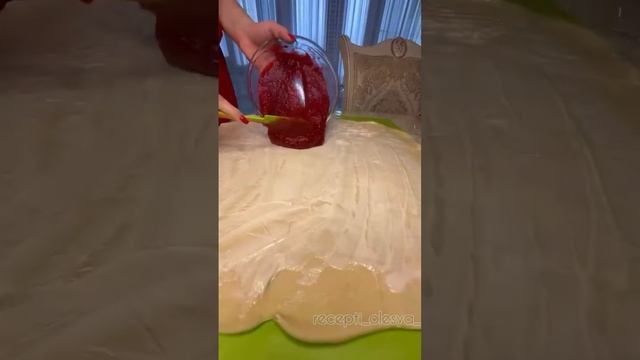 Булочки Синнабоны с ягодами и кремом рецепт