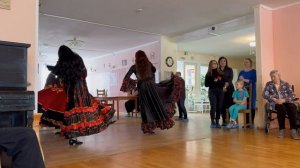 Танец "Я милого узнаю по походке" коллектив цыганского танца "Экспромт" в доме престарелых Кикерино.