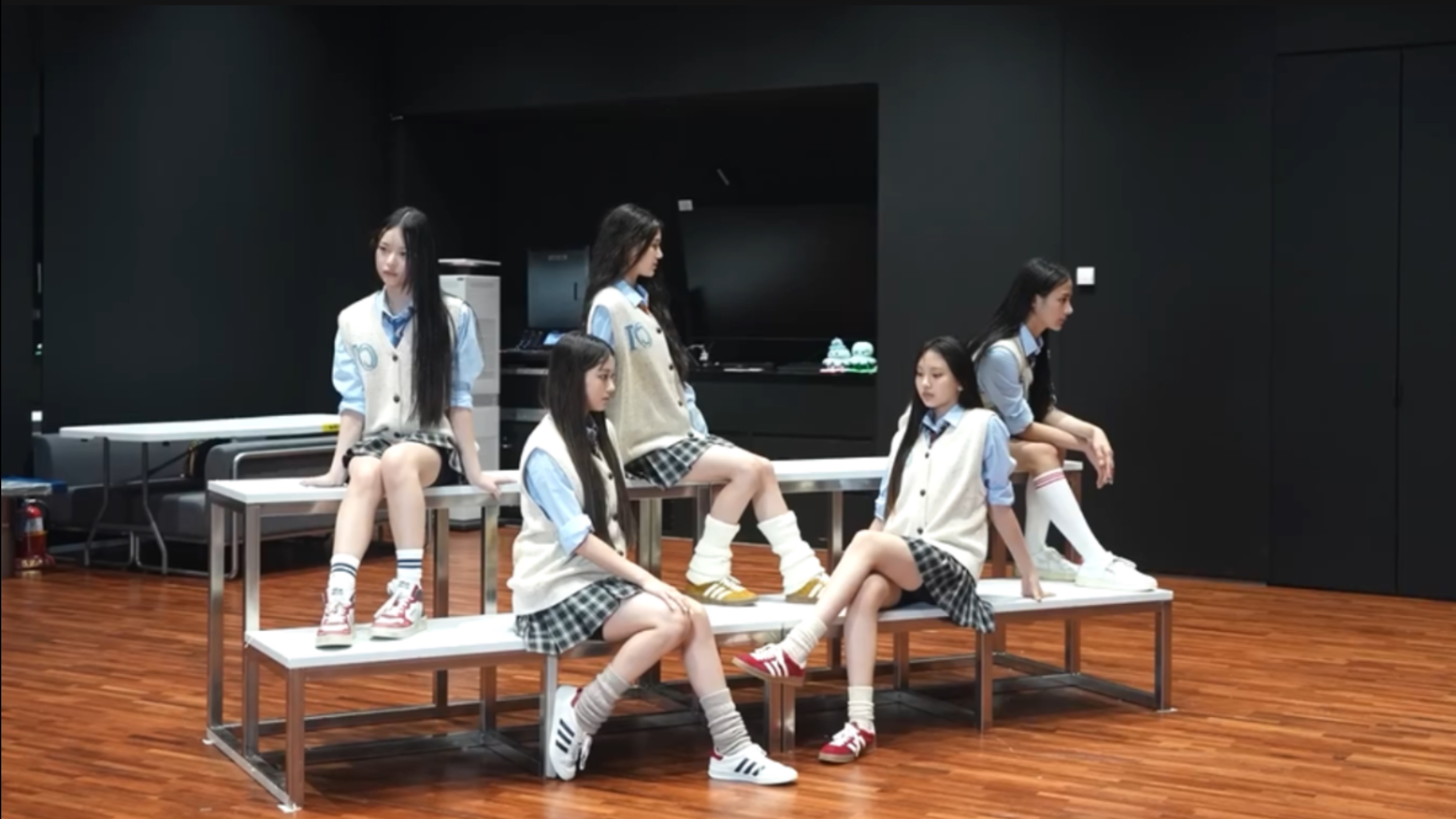 New Jeans (뉴진스) - 'Cookie (ver. 3)' dance practice mirrored