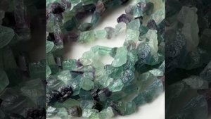 Флюорит зелёный с фиолетовым необработанный камень 14х13х10 мм