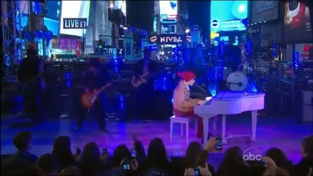 Justin Bieber And Carlos Santana - Let It Be 2011 NEW YEAR'S ROCKING EVE смотреть онлайн