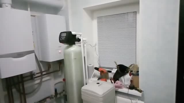 Умягчитель и обезжелезиватель воды в одном баллоне смотреть онлайн