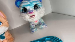FurReal Friends саблезубый тигр, кошка большая, корги малая.