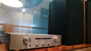 Hi-Fi стерео центр Marantz PM5004 + Yamaha NS-200M.