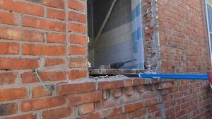 Купила дом в Александровке. Бетонные работы. Установка окна. Вибратор в помощь.
