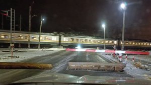 Переезд, поезд 1