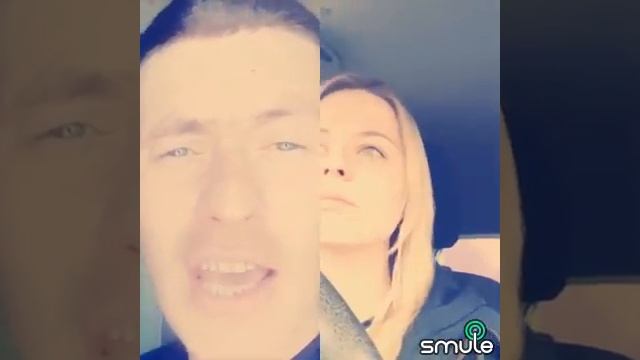 Блондиночка поёт за рулём!!!танцы на стеклах