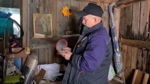 Ейск-РошальРазбираем вещи из прошлого, в старом гараже. Завтракаем. Комната где мы живём...