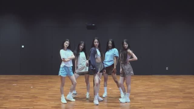 New Jeans (뉴진스) - 'Attention (ver. 2)' dance practice mirrored