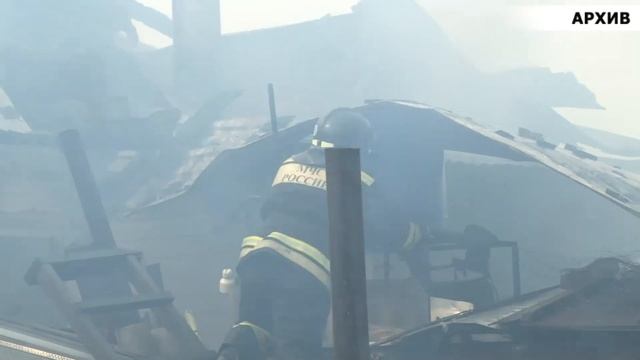 В Саяногорске горел частный дом смотреть онлайн