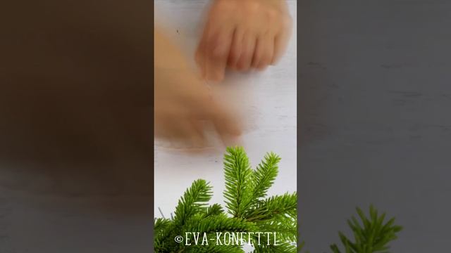 Ёлочная игрушка в виде миниатюрного конверта