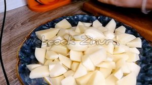 Курица с картошкой в духовке. Лёгкий и вкусный обед с мясом.