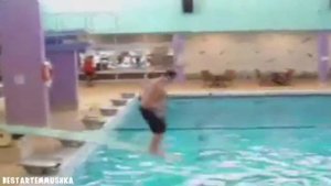 Неудачные прыжки в воду    Cliff Jump Fails Compilation