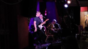 Дима, помаши рукой маме