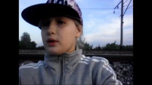 ВЛОГ׃ ПО ЖЕЛЕЗНОЙ ДОРОГЕ  МИША ЛЁГ ПОД ПОЕЗД! 😣