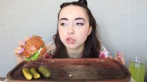 ASMR MUKBANG ОТРКРЫТЬ РЕСТОРАН  СОЧНЫЕ БУРГЕРЫ  MUKBANG asmr  Ayka Emilly