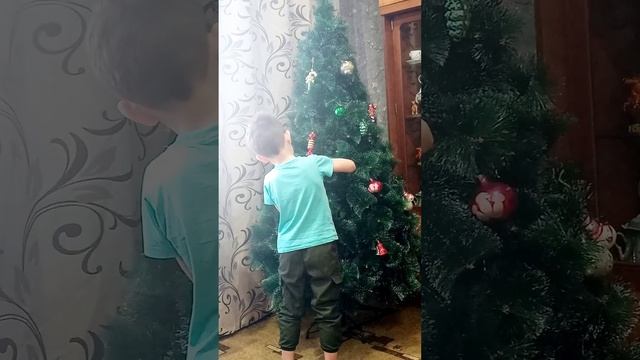 Нарежаем ёлку на новый год. смотреть онлайн