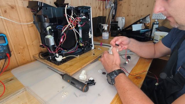 Nivona не вспенивает молоко. Ремонт мультиклапана. смотреть онлайн