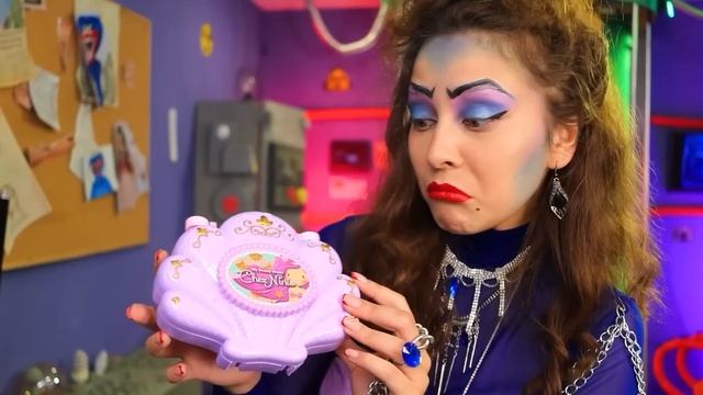 Hoe word je een Zeemeermin in een Waterpark! Wednesday Addams Transformatie!