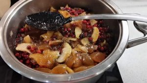 ЯБЛОЧНОЕ варенье ЦАРСКОЕ ИСКУШЕНИЕ c брусникой и грецким орехом .