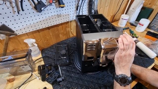 Saeco incanto. Сбрасывает сухой помол. Не работает молочник. смотреть онлайн